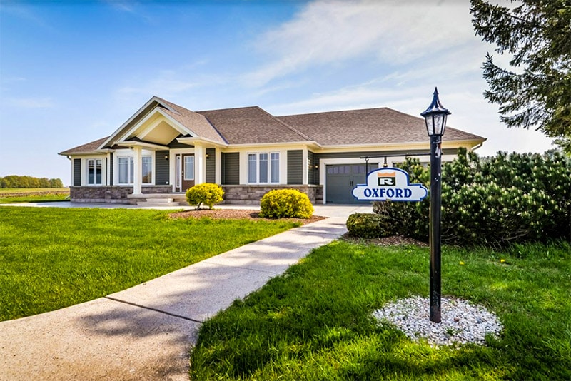 advantages building new home